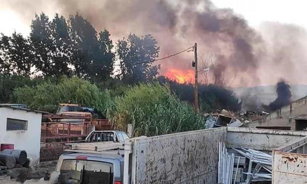 Φωτιά στην Αγία Βαρβάρα - Συναγερμός στην Πυροσβεστική